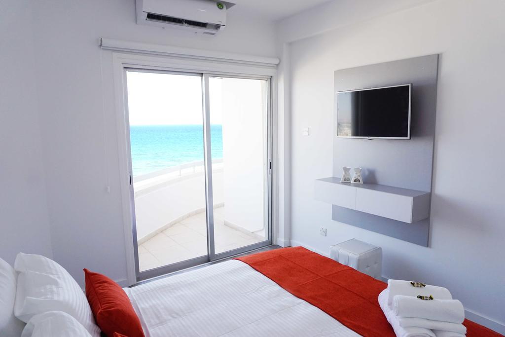 Lazuli Sea View Beachfront Ap 43 Larnaca Luaran gambar